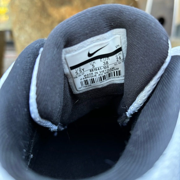 ✨ NIKE TEAM HUSTLE D 8 SNEAKERS ✨ - Picture 7 of 11